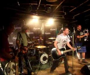 Bastards On Parade - Directo