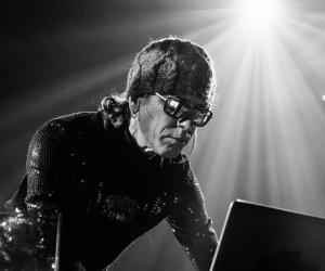 William Basinski playing A SHADOW IN TIME - FOR DAVID ROBERT JONES LIVE