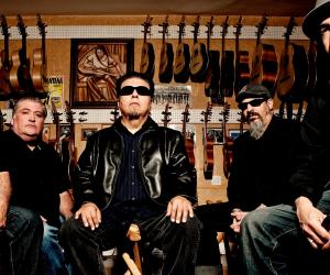Los Lobos