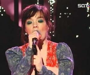 Björk - Cocoon and interview on Die Harald Schmidt Show (2001)