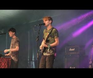 Glass Animals - Hazey (Glastonbury 2014)