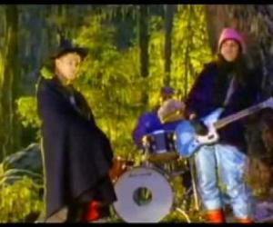 Dinosaur Jr - Out there