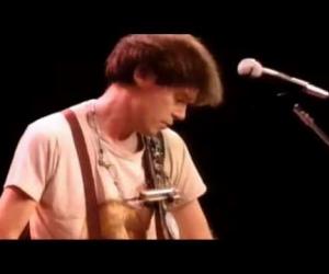 Neil Young & Crazy Horse - Like A Hurricane (Live Rust)
